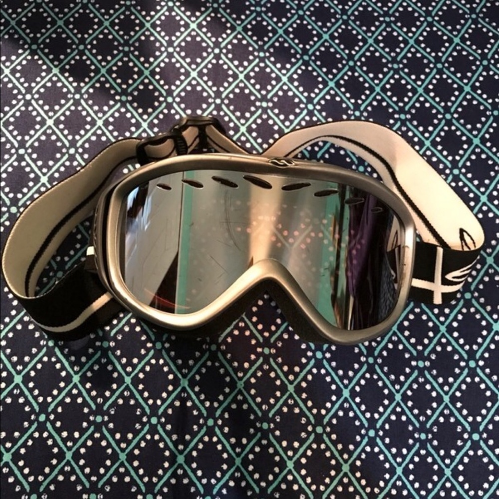 Snowglasses